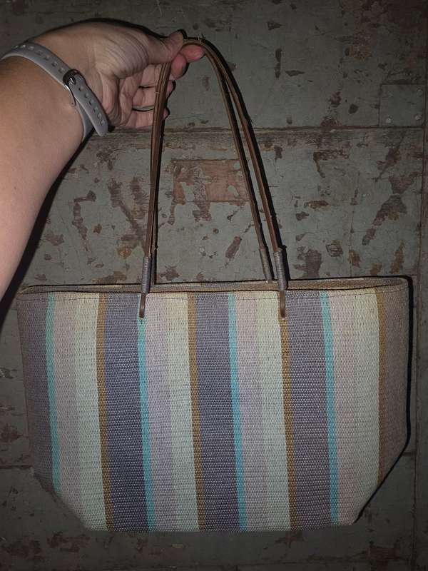 Beautiful Handbag - No Zip