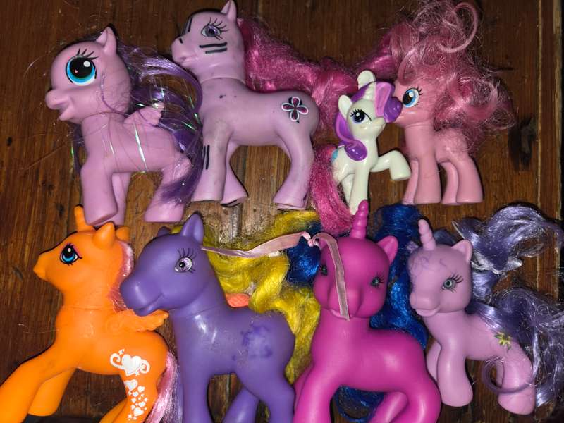 8 x Toy Ponies