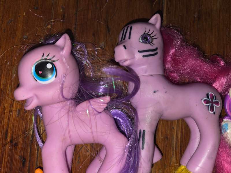8 x Toy Ponies