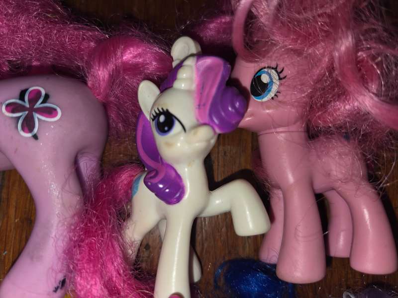 8 x Toy Ponies