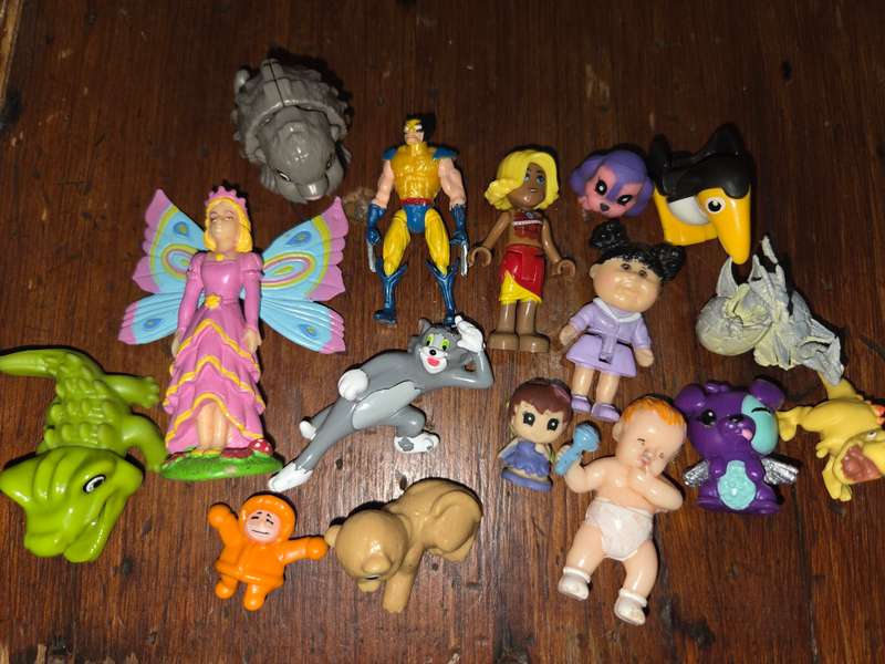 16 x Mini Toys / Figurines