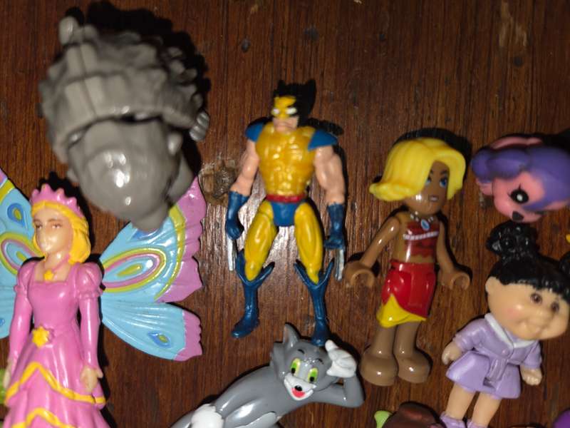 16 x Mini Toys / Figurines