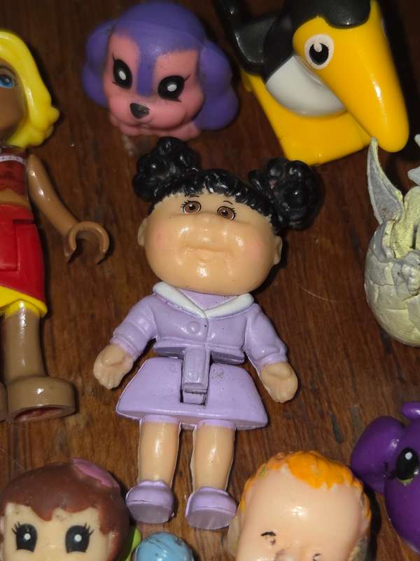 16 x Mini Toys / Figurines