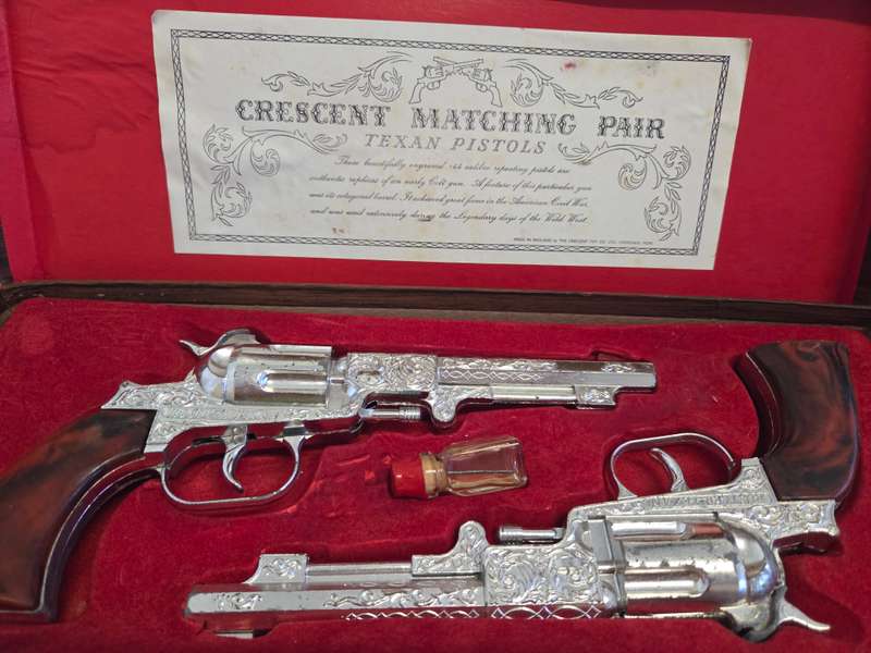 Vintage Crescent Matching Pair Texan Pistols - Cap Guns - Great find!!! In original packaging