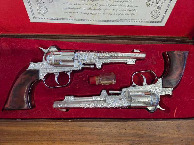 Vintage Crescent Matching Pair Texan Pistols - Cap Guns - Great find!!! In original packaging