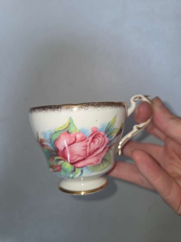 Roslyn Fine Bone China - Wheatcroft Roses - Cup only - Made in England