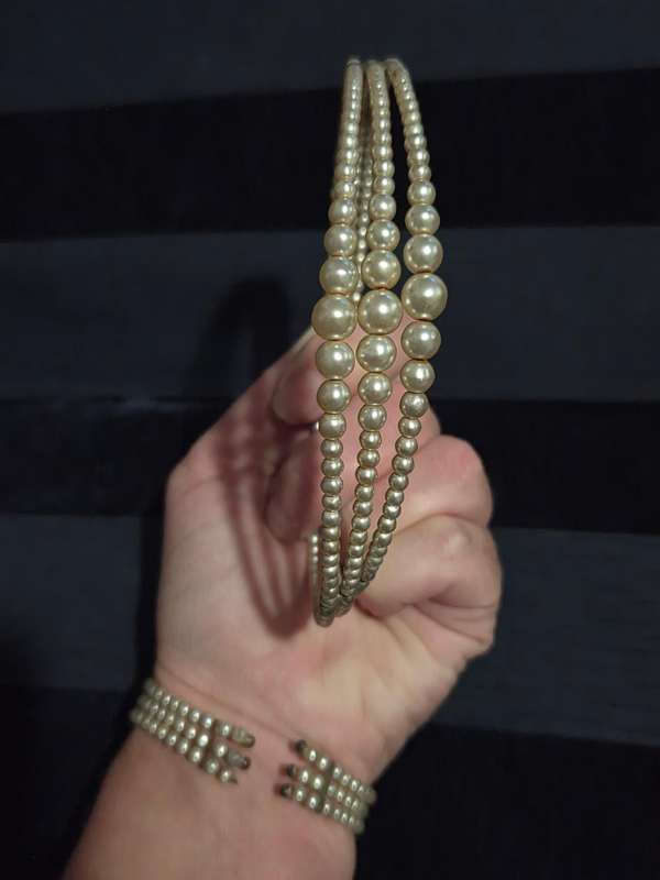 Vintage pearl chocker / necklace with matching bracelet