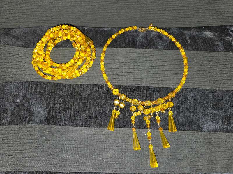 Beautiful beaded vintage necklace with matching bracelet