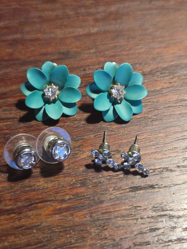 3 x Pairs of beautiful earrings