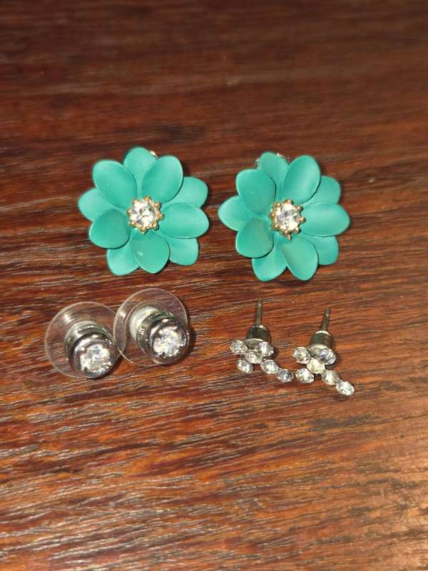3 x Pairs of beautiful earrings