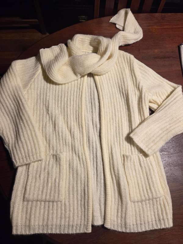 Beautiful Knitted Longer Length cardigan / Knitwear - Size M