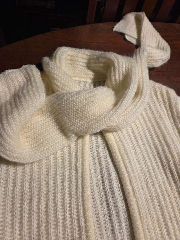 Beautiful Knitted Longer Length cardigan / Knitwear - Size M