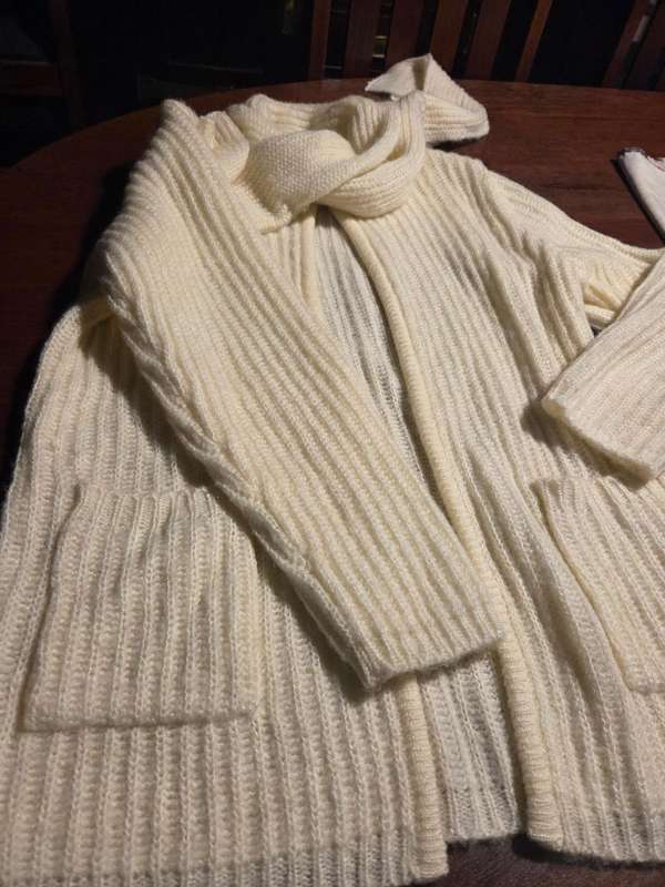Beautiful Knitted Longer Length cardigan / Knitwear - Size M
