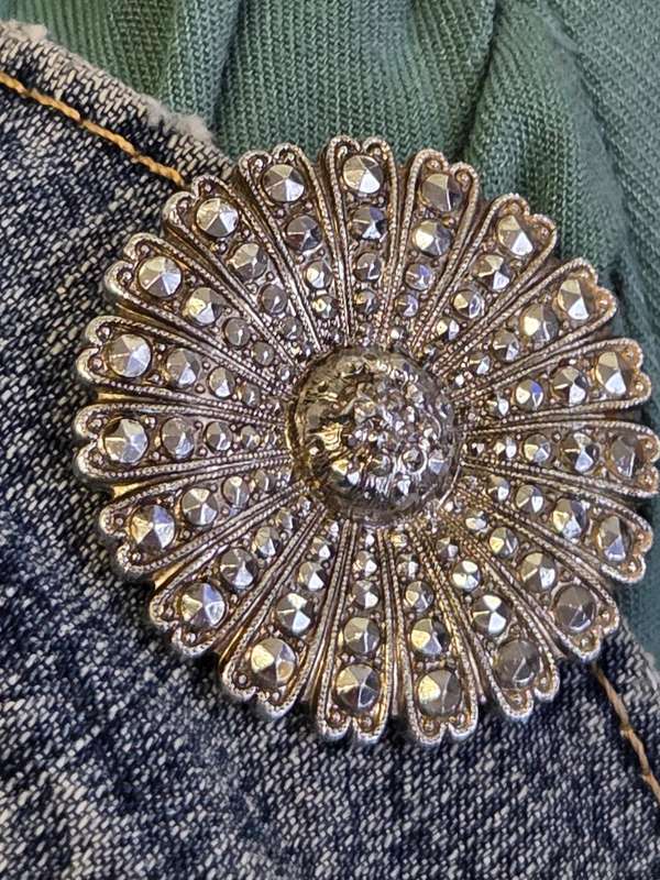Beautiful Vintage German Scarf Clip