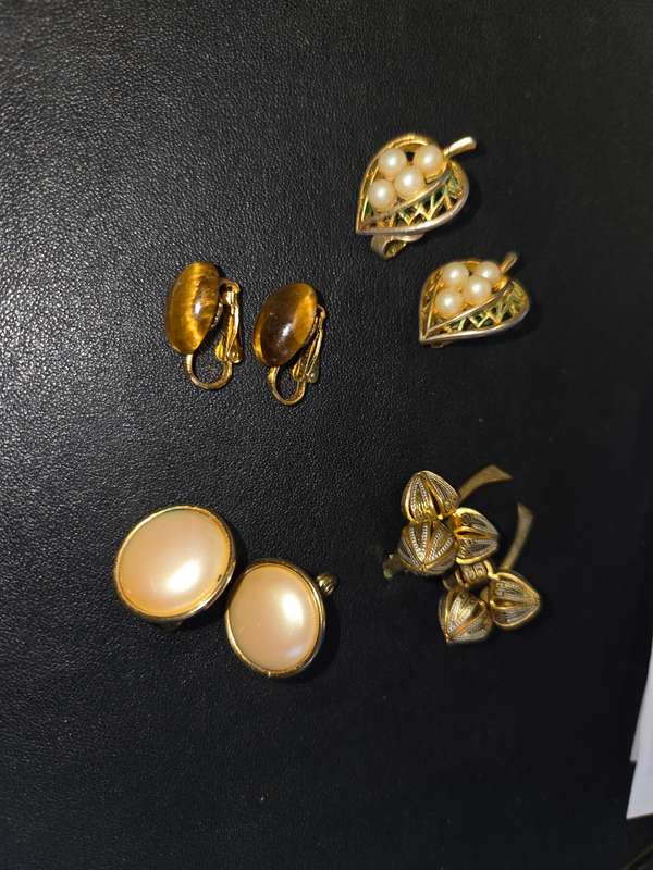 4 Pairs of Vintage Clip On Earrings - Not sure if these are gold or not