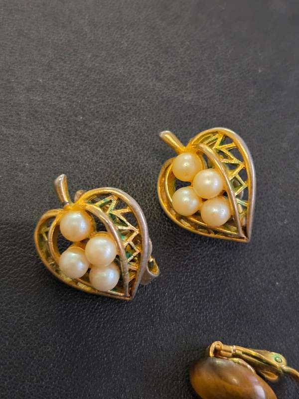 4 Pairs of Vintage Clip On Earrings - Not sure if these are gold or not