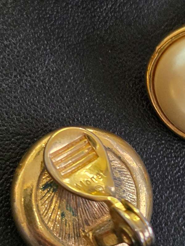 4 Pairs of Vintage Clip On Earrings - Not sure if these are gold or not