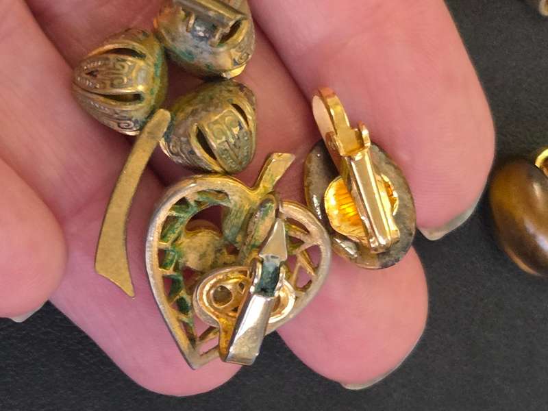 4 Pairs of Vintage Clip On Earrings - Not sure if these are gold or not