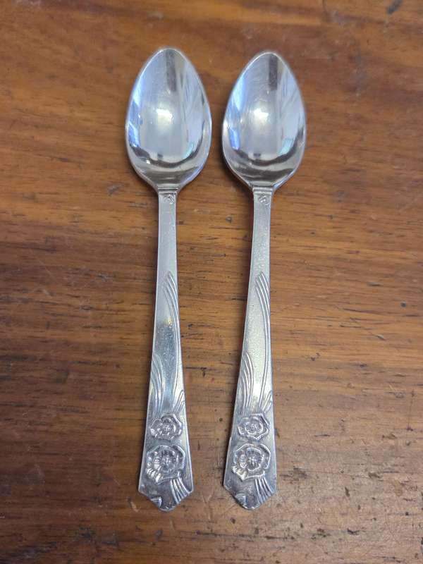 2 x Beautiful Vintage Teaspoons - Sheffield England - Lilac EPNS