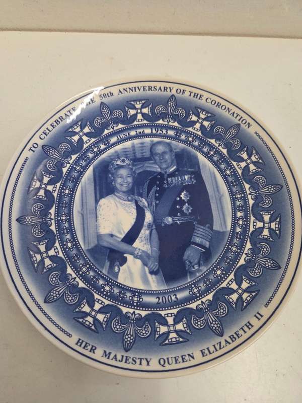 Wedgwood Plate - Queen Elizabeth II - 50th Anniversary of the Coronation - Diameter 22.5cm