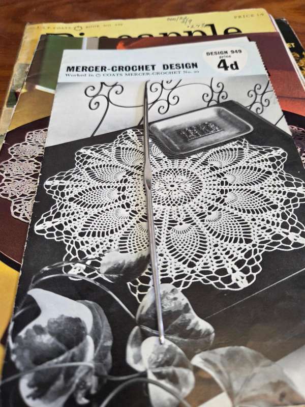 Crochet booklets and patterns and free crochet needle
