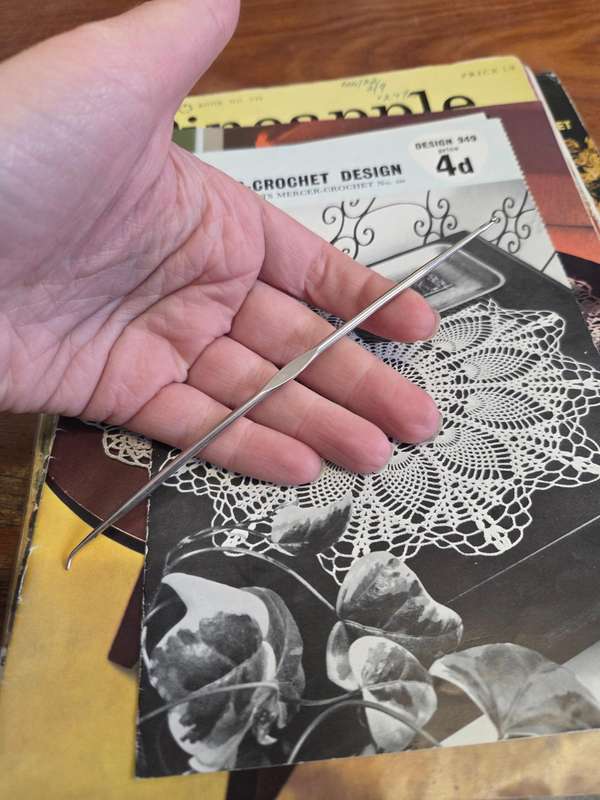 Crochet booklets and patterns and free crochet needle
