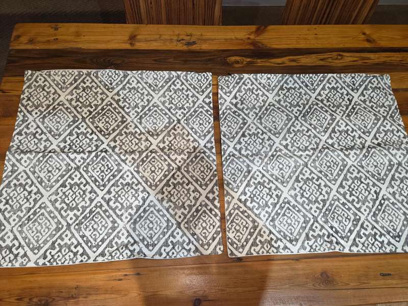 2 x Scatter cushion covers - Modern - Never used - Great Quality - Size 57cm x 57cm