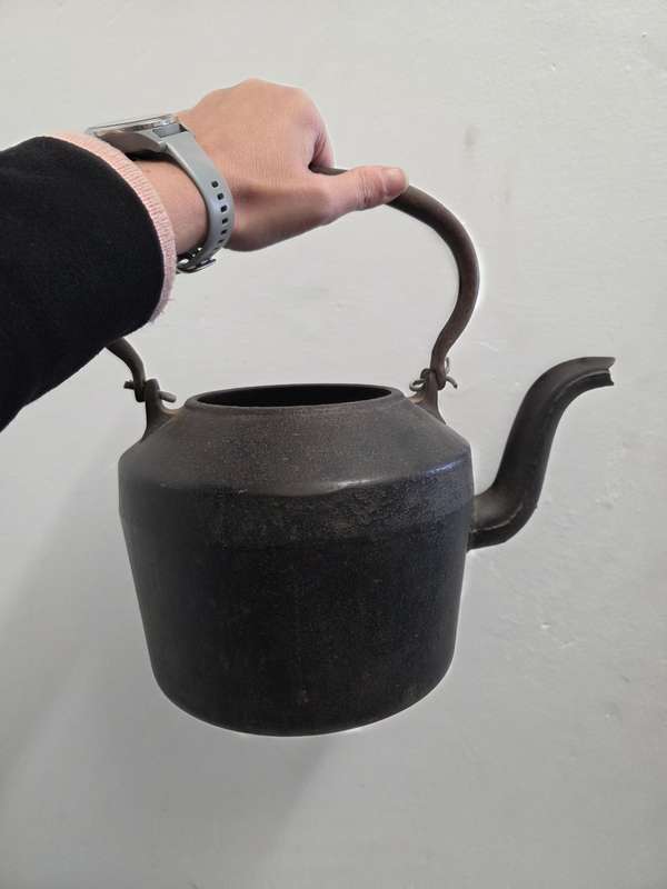 Antique Cast Iron Kettle - Kenrick 8 Pints No.4 Kettle - Heavy - No Lid