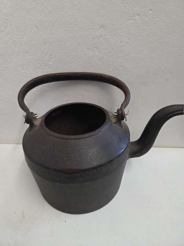 Antique Cast Iron Kettle - Kenrick 8 Pints No.4 Kettle - Heavy - No Lid