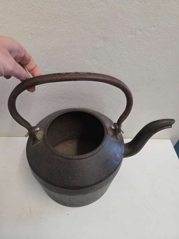 Antique Cast Iron Kettle - Kenrick 8 Pints No.4 Kettle - Heavy - No Lid