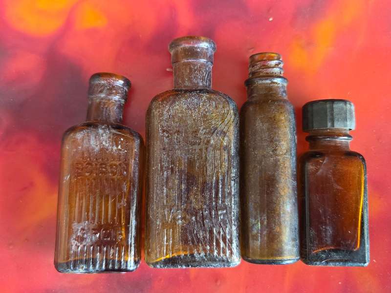 4 x Small Vintage Bottles - Brown glass bottles Tallest - 9cm Smallest - 6.5cm