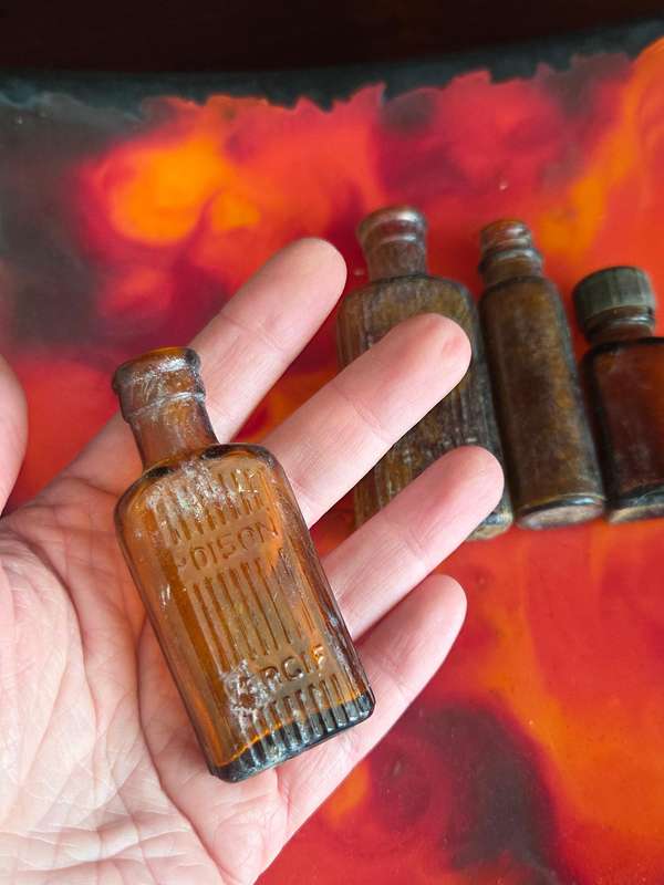 4 x Small Vintage Bottles - Brown glass bottles Tallest - 9cm Smallest - 6.5cm