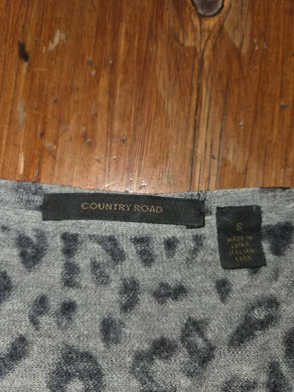 Country Road Animal Print Longer Length Knitwear - Size S Softest Italian Yarn - Beautiful fit