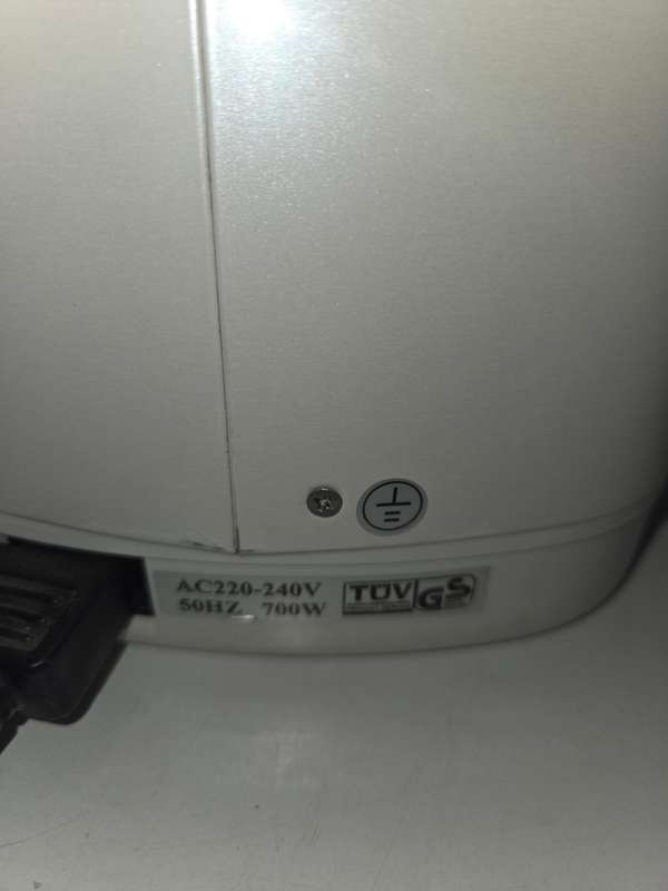Large 4L Electric water boiler/warmer with push-button dispensing system. Rotates 360°. Perfect cond