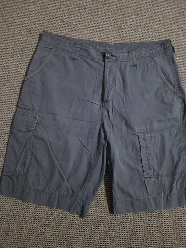 Woolworths shorts - Size 38 - 100% Cotton Missing one back button - see last pic