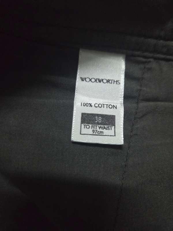 Woolworths shorts - Size 38 - 100% Cotton Missing one back button - see last pic