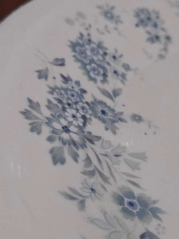Royal Doulton Large Plate - The Romance Collection - Michelle - Diameter - 27cm