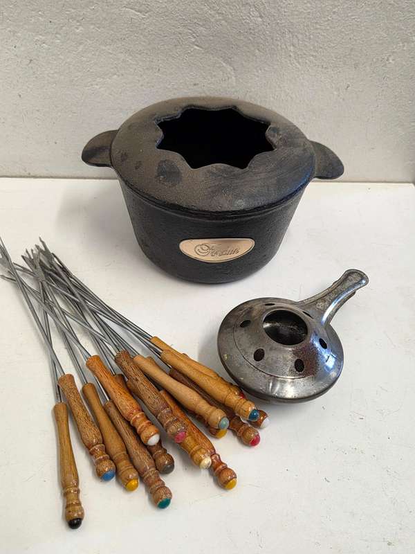Cast Iron Fondue Set with 15 forks