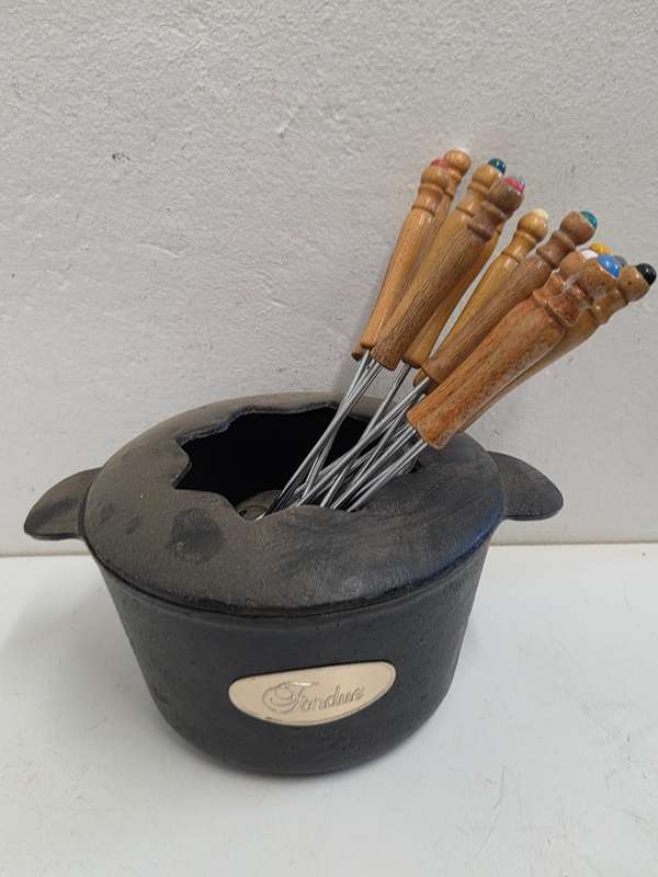 Cast Iron Fondue Set with 15 forks