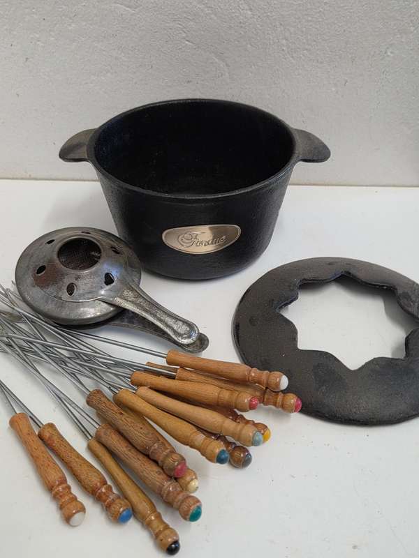 Cast Iron Fondue Set with 15 forks
