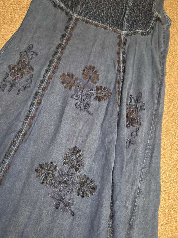 100% Viscose Embroidered Dress - Size XL
