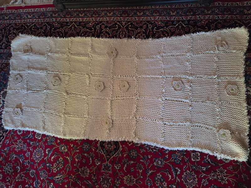 Heavy throw / Blanket with crochet detail - Size 185cm x 85cm - Chunky knit
