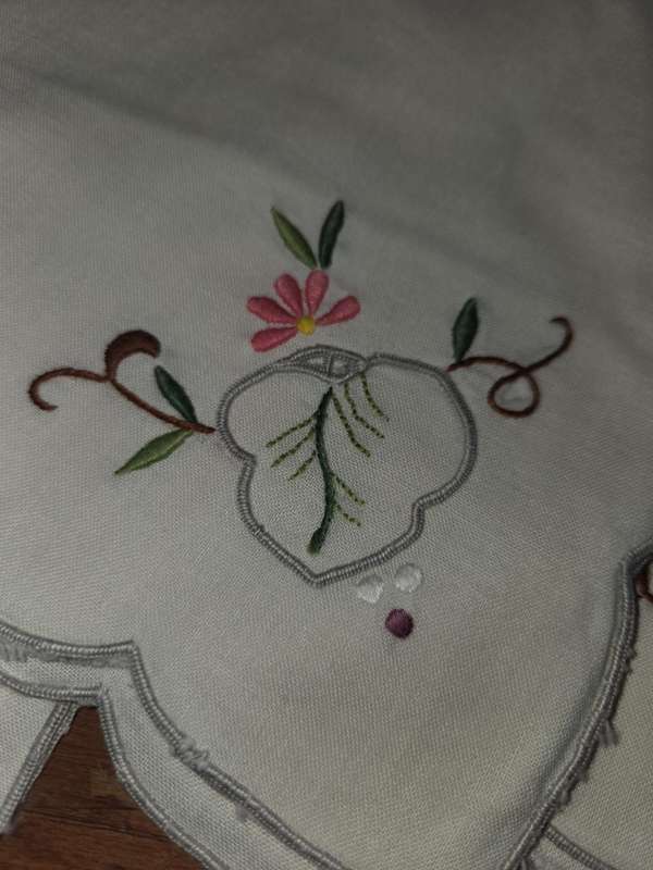 13 x Vintage Embroidered Fabric Napkins - Some has yellowing due to age