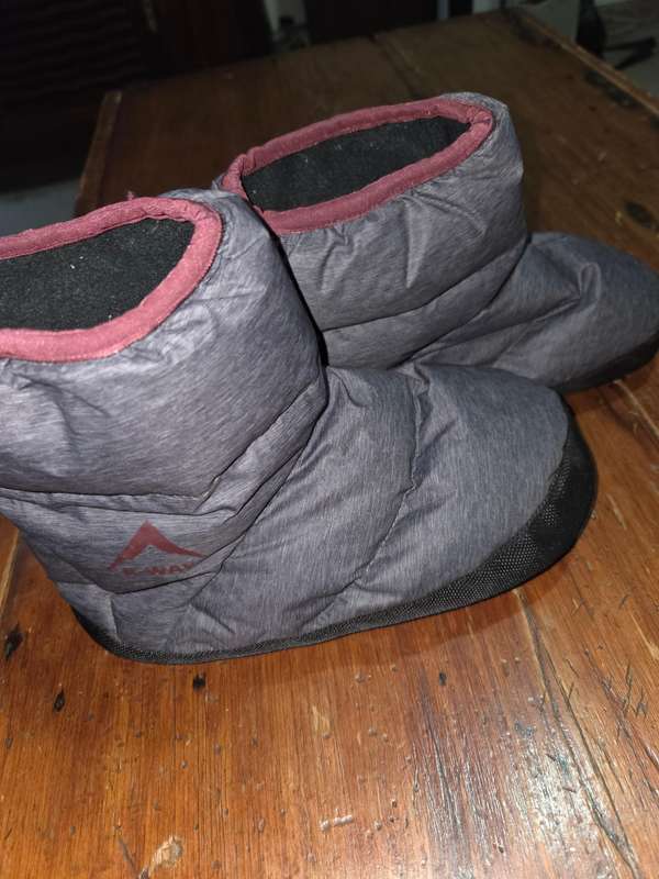 Comfy K-way slipper booties - Size 5 Perfect for winter