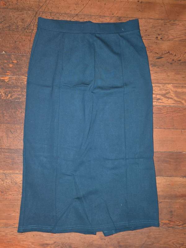 Miladys Skirt - Size M - Beautiful flattering fit
