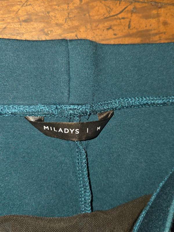 Miladys Skirt - Size M - Beautiful flattering fit