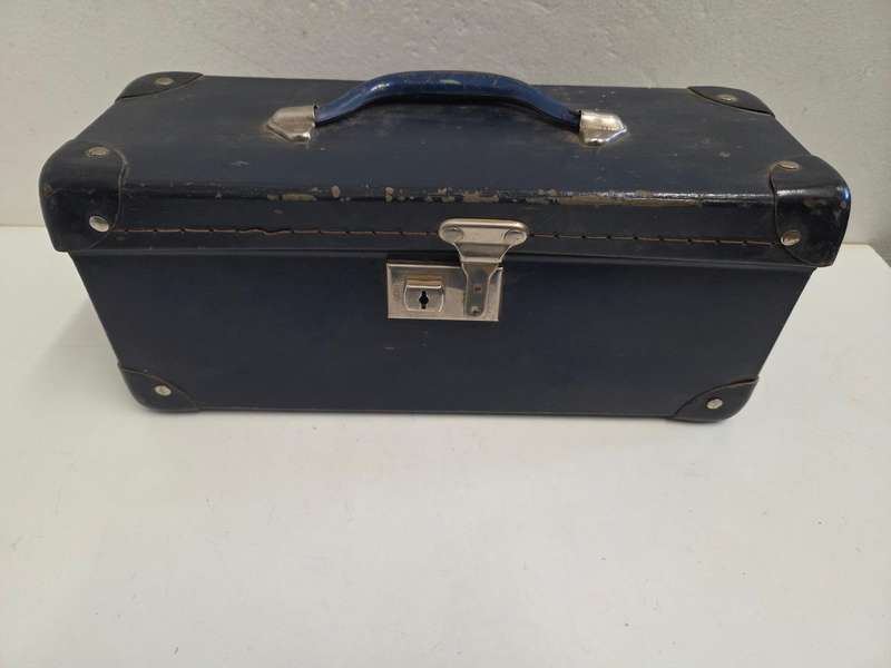 Small Vintage Navy carry case - adorable!!! Size - 34cm x 14cm x 13cm Great condition