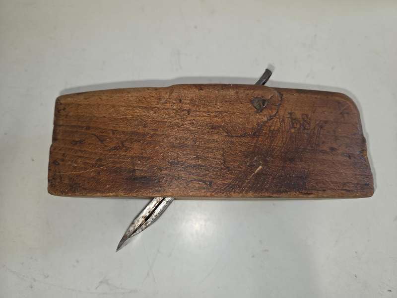 Antique wooden plane - See pictures