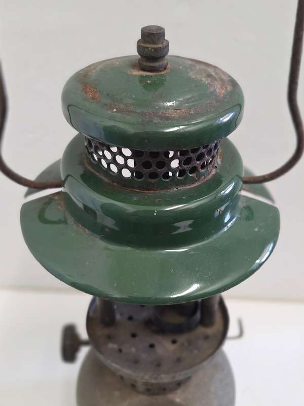 Vintage Coleman Lantern - No glass - See pictures.  What you see is what you get