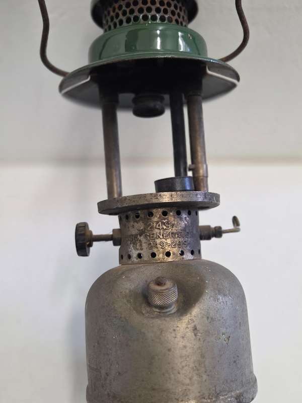 Vintage Coleman Lantern - No glass - See pictures.  What you see is what you get
